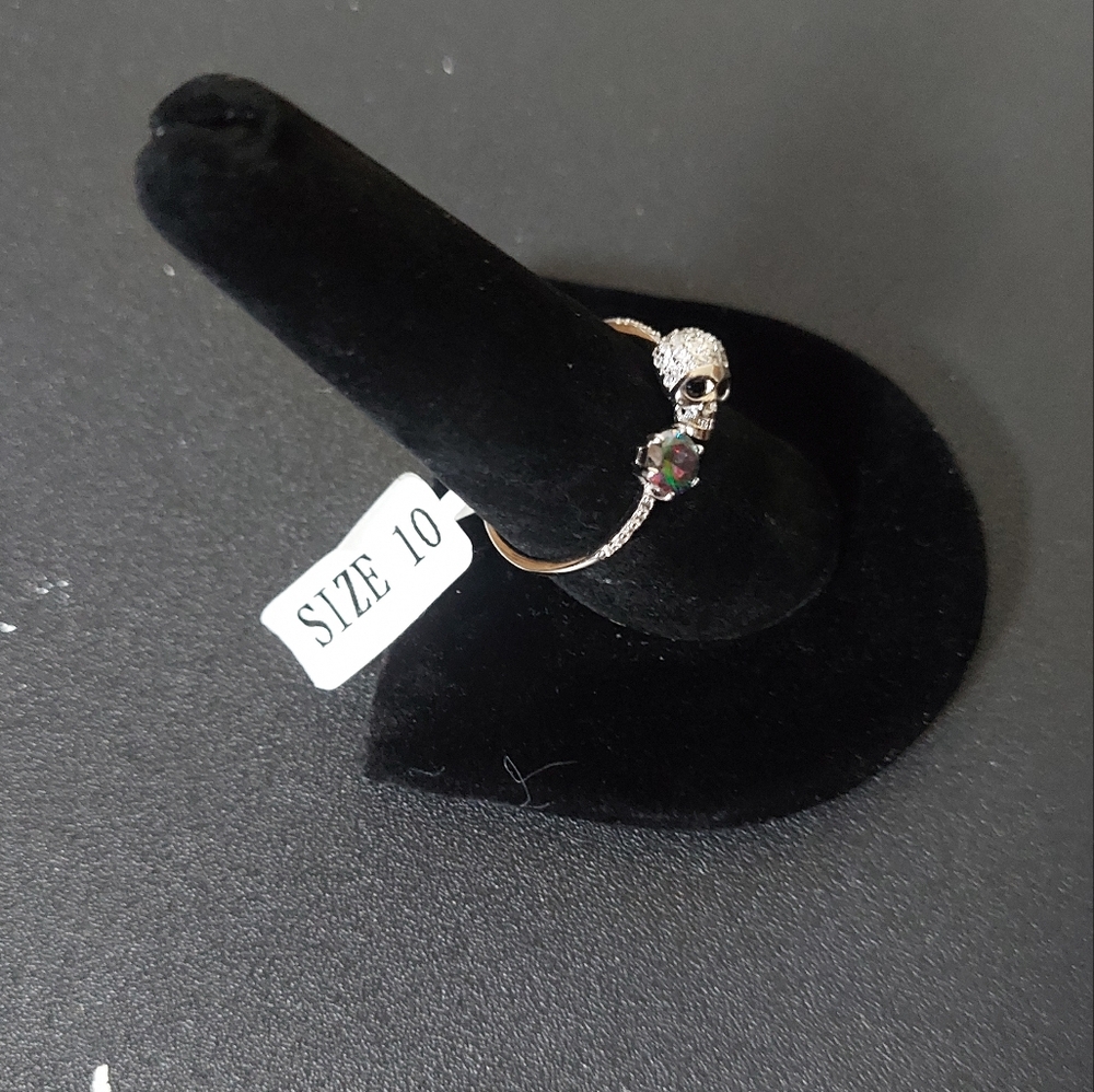 🆕️ Silver Skull and Alexandrite Ring